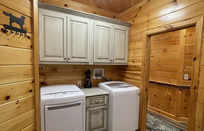 Nature lovers dream! Steps from fishing plus 140 acres of hiking! 4 Bedroom Home by RedAwning - Foto 19