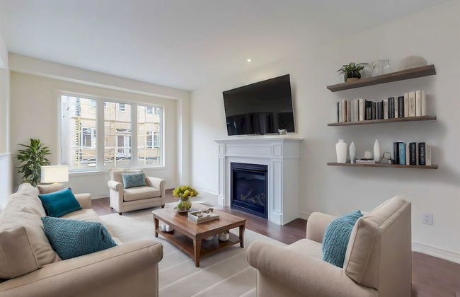 Elegance Modern 4-bedroom Home With Luxury Comforts - Photo 1