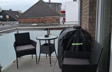 Luxsuite Still und Komfort 1 Balkon Grill TV-75 Zoll - Foto 36