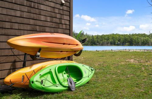 Quiet and Cozy Lakefront Home Near Mt Boyne - Foto 26