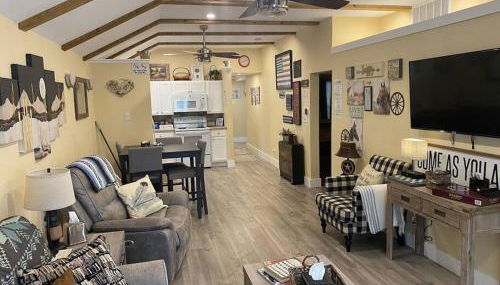 StockYards! Less than 4 minutes-Sleeps 8-Lee House - Foto 3