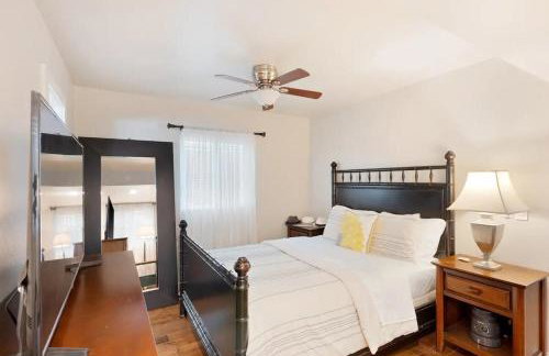 Elegant Beach Living, Just Blocks to the Sand - Foto 10