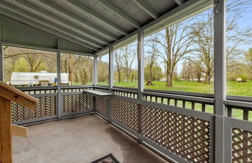 Serene Riverfront Cabin Haven near South Branch Potomac River in West Virginia - Foto 32