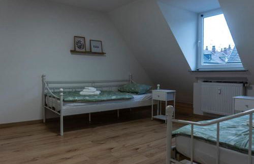 Moderne Ferienwohnung in Gelsenkirchen-Schalke für 1 bis 7 Personen mit Terrasse, ideal für Gruppen & Stadionbesuche - Foto 10