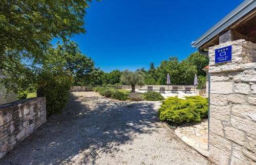 Casa 42 pet friendly for 9 people in Central Istria with salt - water pool - Foto 24