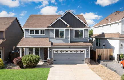 Canal Trail Base Camp by AvantStay Hot Tub Deck Walk to Pickleball 10 Min to Bend Family Friendly - Foto 10