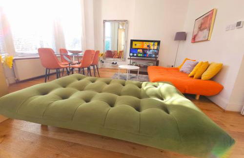 Charming Home with Private Balcony, on 1st floor, with 2 Bathrooms, 3 min walk to Earl's Court Station - Photo 23