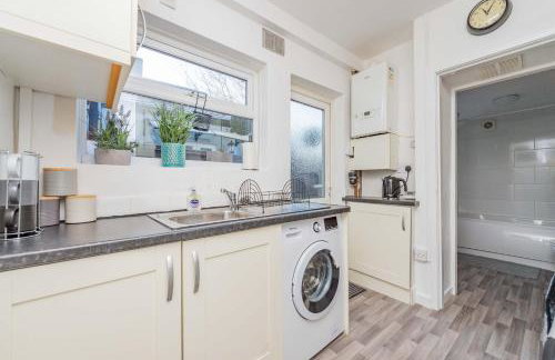 Central Townhouse Wolverhampton - Sleeps 8 - Ideal for Contractors & Families - Foto 22