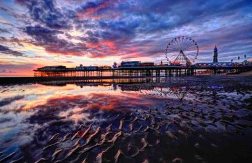 Spacious Family Home Minutes from the Beach - Foto 2