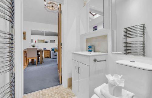 Garden Lodge With Parking By My Getaways - Foto 12