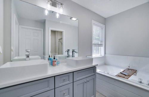 Cozy Poconos Retreat Hot tub, Game room and igloo - Foto 9