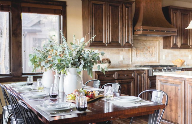 Klamath by Avantstay Gorgeous Mountain Home w/ Fire Pit, Spa & Lake Views - Photo 20