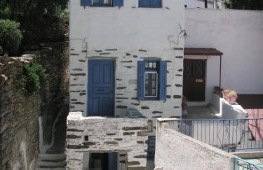 3-level doll house in Kea Ioulida/Chora, Cyclades - Foto 1