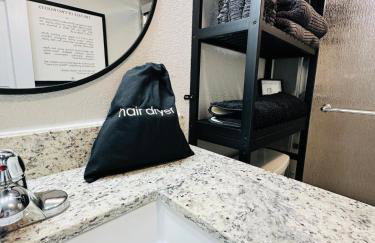 Golden Hour Getaway - Photo 22