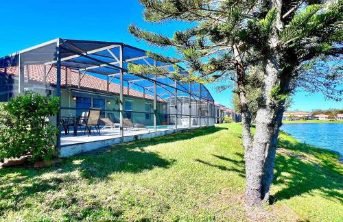 Lovely Lakeside 4-Bed Pool Home at Villa Sol-3125 - Foto 33