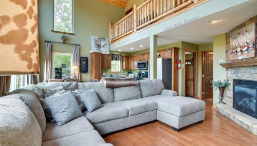 Hot Tub and Fire Pit! Lake-View Home in Blue Eye - Foto 2