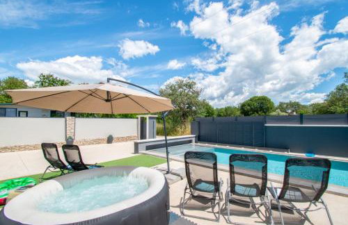 Villa Marsel with Pool & Jacuzzi by Istrabook - Foto 2