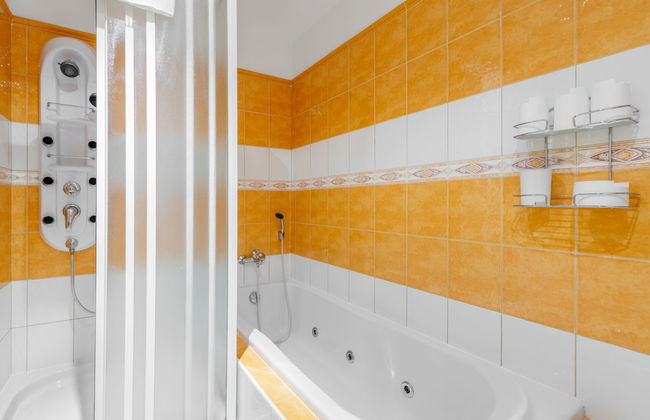 Base Camp 1 - Foto 17