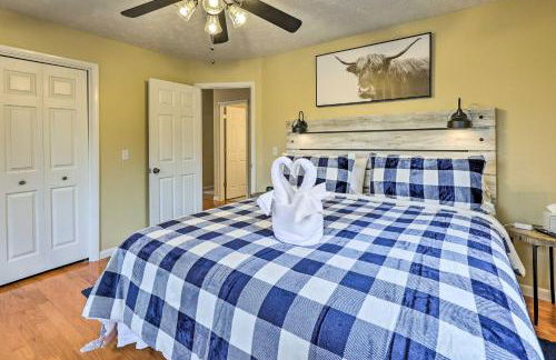 Lake Views Table Rock Lake Retreat with Fenced Yard - Photo 14