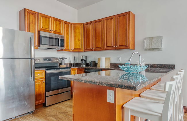 Sosuite 2BR Apt w Balcony W D Gym On-site Bar - Photo 8