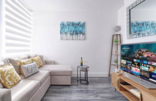 Comfy 4 Bed, Sleeps 8, fast WIFI, Contractor friendly - Foto 21