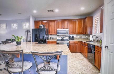 Pet friendly 3br 2ba Private optional heated Pool BBQ grill Golf Clubs close to park - Foto 3