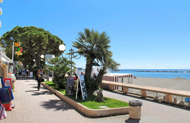 3 bedroom Apartment in San Bartolomeo al Mare - Photo 31