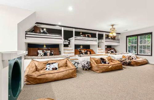 Spacious 6 Bedroom Home with a Heated Salt Water Pool, Theater & Game Room - Foto 35