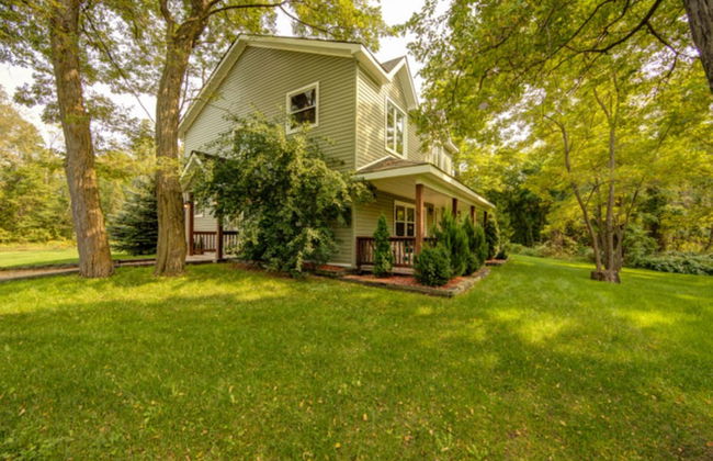 RARE FIND - 6 bdrm Very Private Cottage on 10 acres, Hot Tub, BBQ, Petfriendly - Foto 15