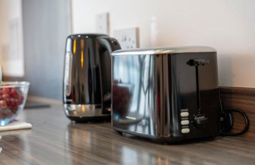 Spacious Apartment in Woking Town Centre - Photo 16