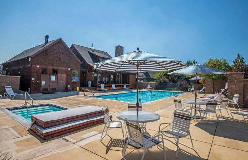 New Build Walk to Sisters Arcade Peloton Fire Pit - Foto 5