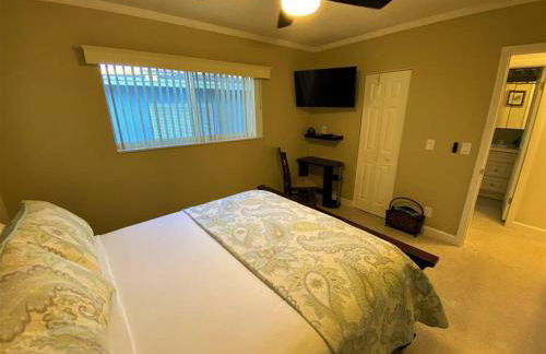 Deerfield Beach heated pool house - Photo 36