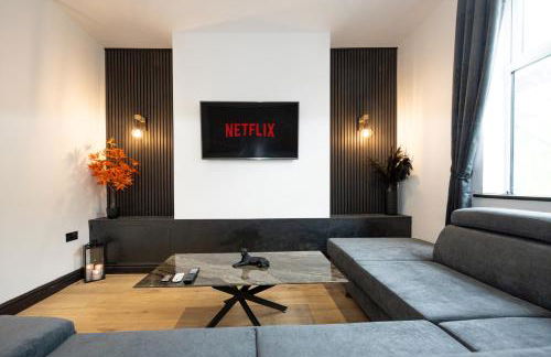 Midnight Manor Cinema Room, Fast WiFi, Ideal for Short & Long Stays - Foto 13