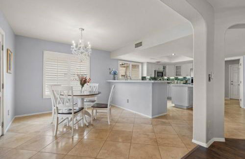 French Country Charm with Pool and Mountain Views - Foto 3