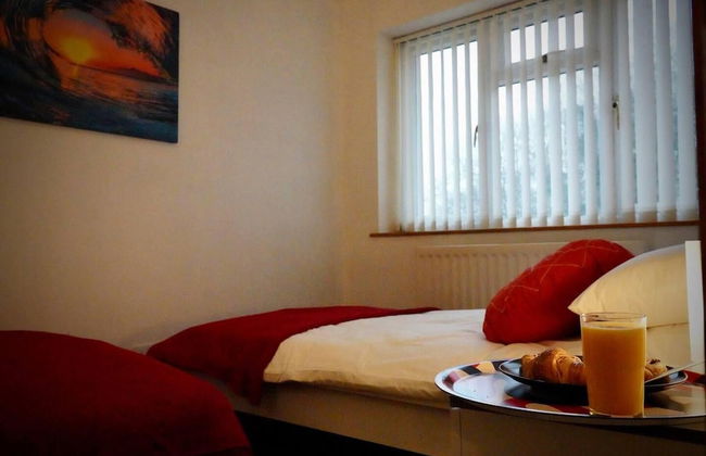 Captivating 4-bed House in Milton Keynes - Foto 3