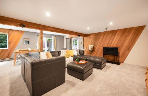 Kirkland Oasis Chic Basement Retreat with Hot Tub - Foto 10