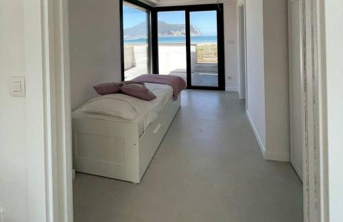 Lujosa casa en primera línea playa increibles vistas mar - Photo 28