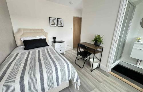 Brain Properties Limited - Contractor and Leisure Stay 4 Bedroom all ensuite house with Parking - Photo 17