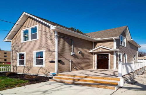 Hot Tub N64 Mins to Downtown Sleeps 8 - Foto 5