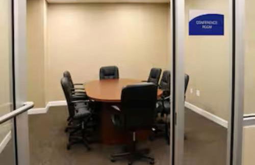 Modern Condo w/ Cathedral Views in Great Location - Foto 30