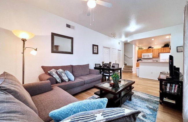 Lovely Family Townhome In Great Location-2200scd 4 Bedroom Townhouse by RedAwning - Photo 12