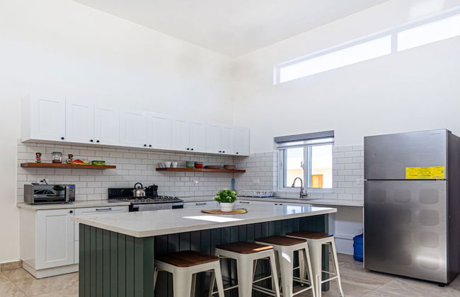 Spacious Family Suite, Ocean Village! - Photo 21