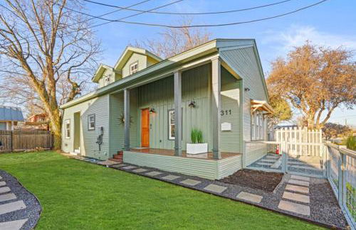 Designer Home, Walk to River - Foto 1