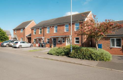 Charming House with Free Parking - Photo 22