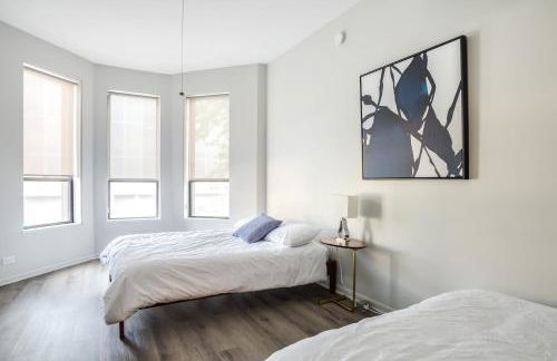 Beautifully Remodeled Second Floor Flat in River North with Private Rooftop - 2S - Foto 28