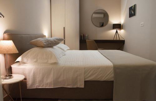 Luxury Poolside Villa - Photo 18