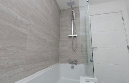 Stunning 2 Bedroom Apartment in Wallasey - Foto 4