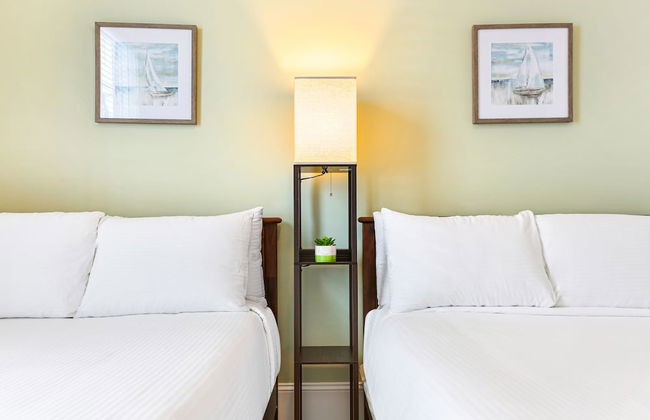 Spacious 5BR Urban Retreat with Balcony & Pool - Foto 61