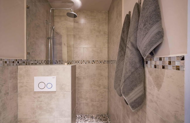 NEW The Yellow House - Renovated Monumental Penthouse - Foto 14