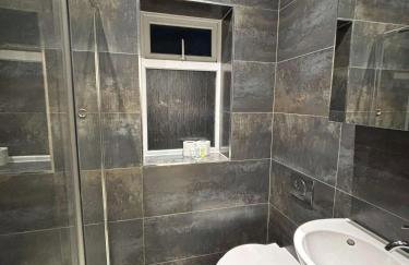 Large Home near Edgbaston Stadium, UOB & QE hospital sleeps 6 - Foto 26